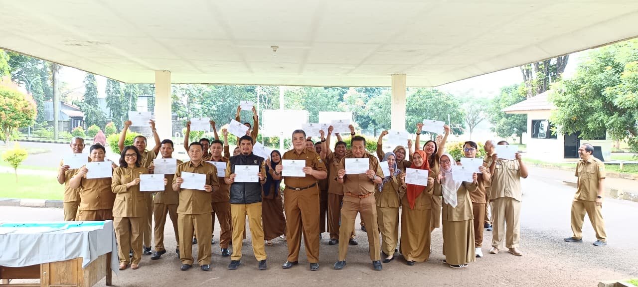 Pegawai Dispora Kota Cirebon mentandatangani Pakta Integritas tahun 2026