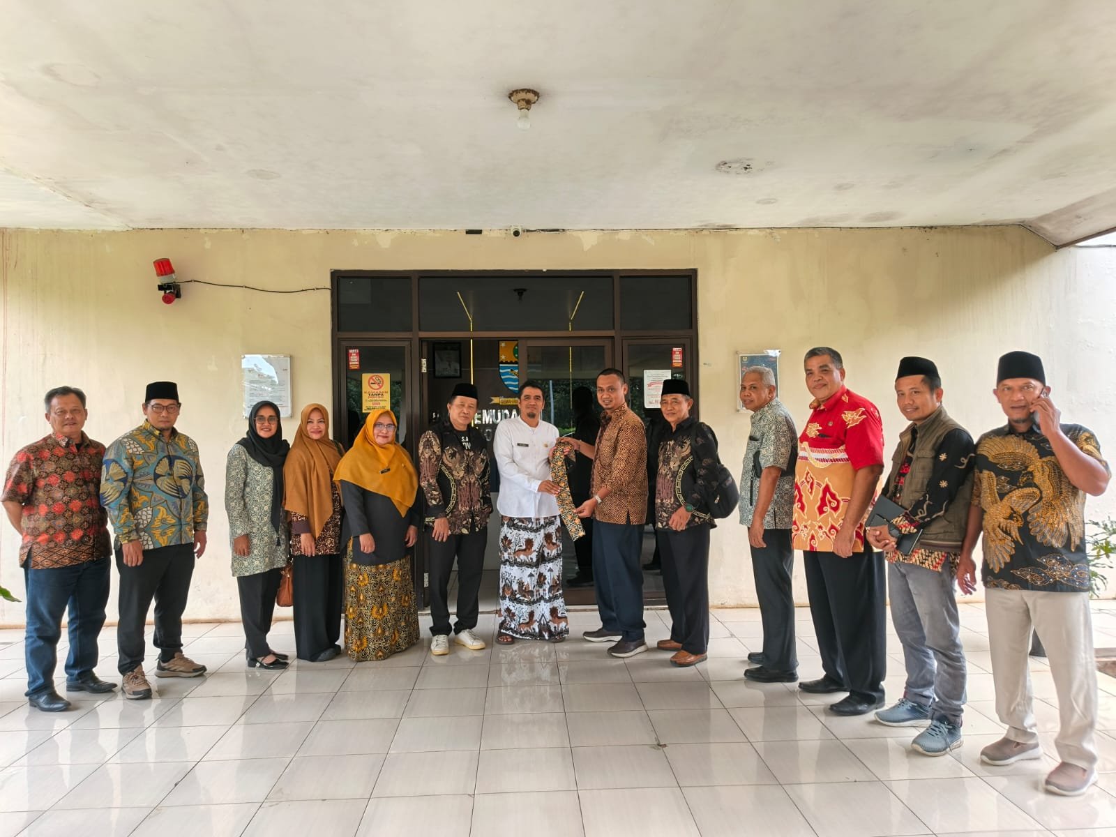 Kunjungan kerja Komisi C DPRD Kota Pekalongan ke Dinas Pemuda dan Olahraga Kota Cirebon