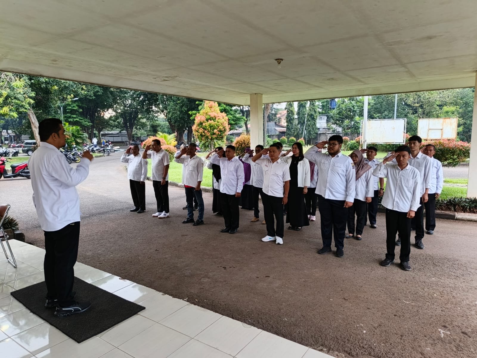 Pegawai Dinas Pemuda dan Olahraga Kota Cirebon melaksanakan Apel Pagi (8 April 2026)