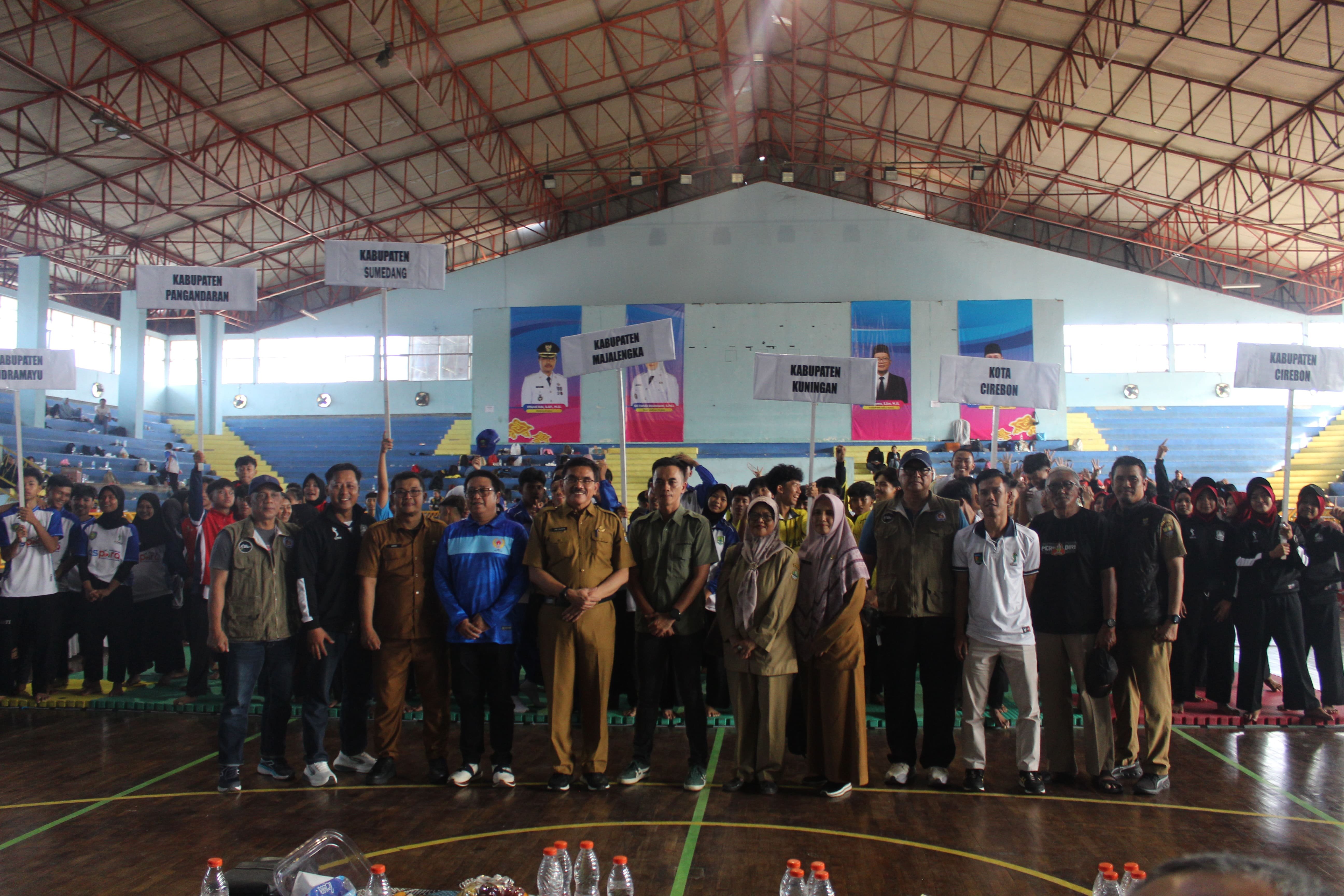 Kepala Dinas Pemuda dan Olahraga Kota Cirebon menghadiri Pembukaan Pekan Olahraga Pelajar Wilayah Daerah (POPWILDA) Wilayah III Jawa Barat, Sekretaris Daerah Kota Cirebon membuka Event