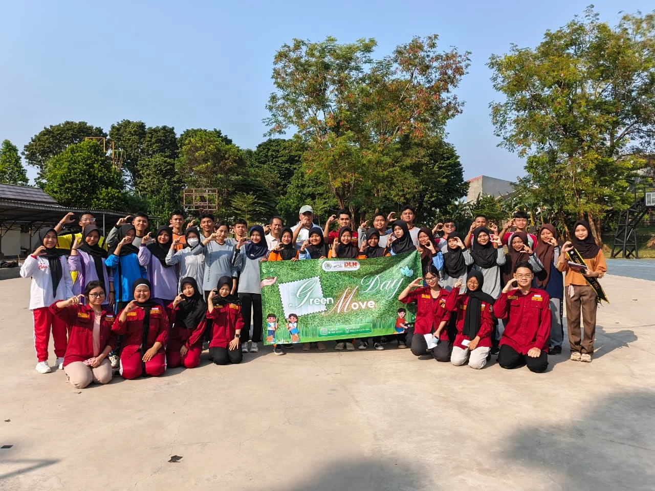 Kepala Bidang Kepemudaan beserta Tim Dinas Pemuda dan Olahraga Kota Cirebon menghadiri Green Move Day yang diselenggarakan oleh Forum OSIS Kota Cirebon