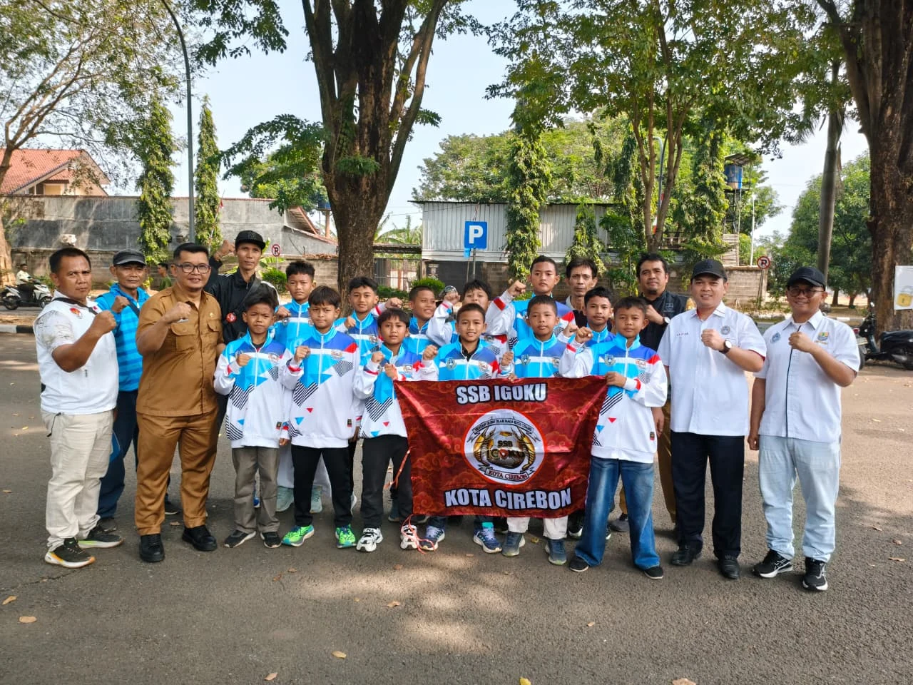 Kepala Dinas Pemuda dan Olahraga Kota Cirebon melepas Atlet Sepakbola dari SSB Igoku ke TopSkor National Champions 2026