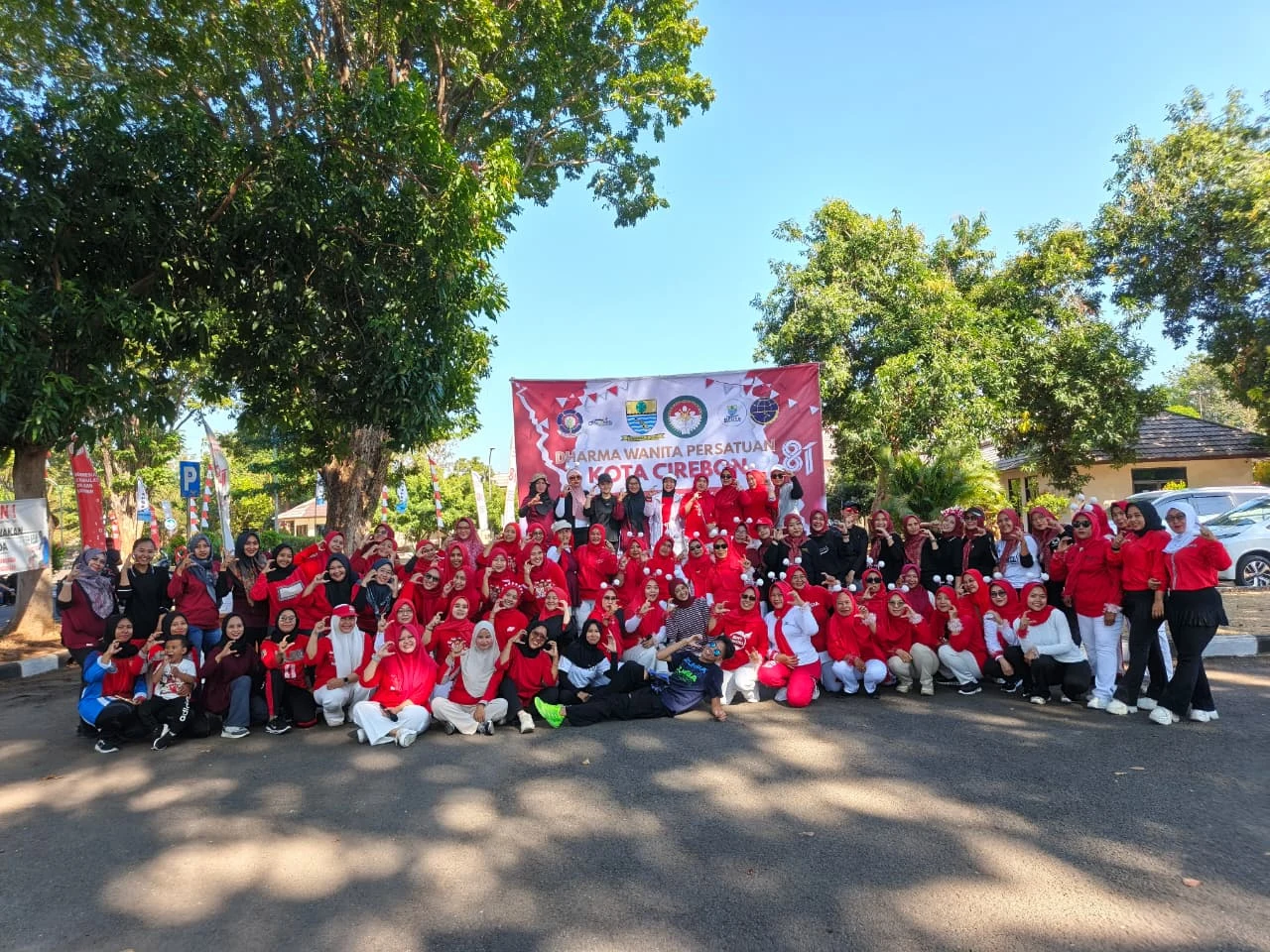 DWP DISPORA bersama DWP DAMKAR, DWP DPUTR, dan DWP DISHUB Kota Cirebon menggelar kegiatan Senam Bersama