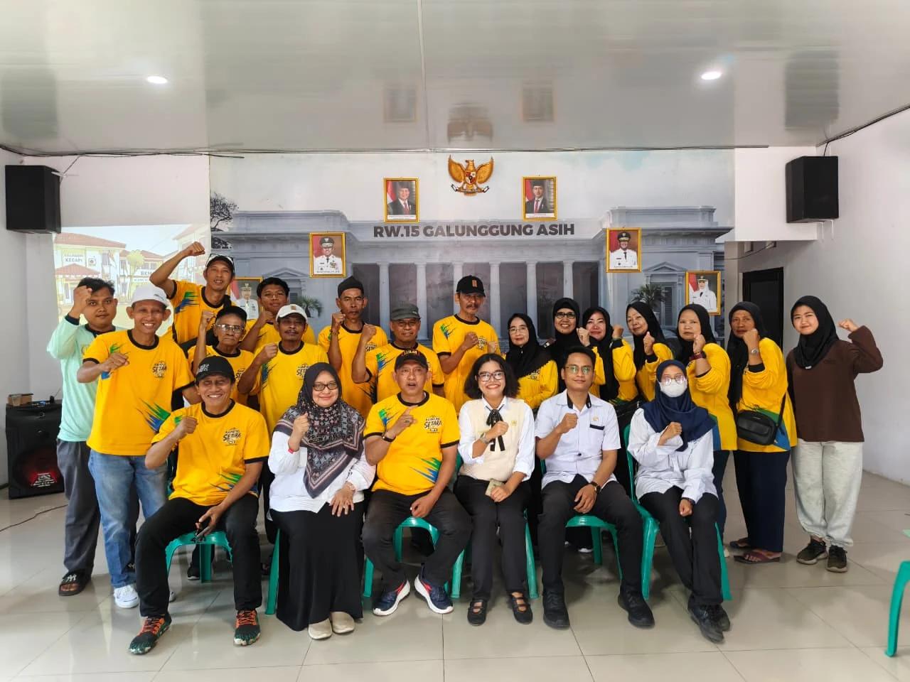 Bidang Kepemudaan DISPORA Kota Cirebon bersama DP3APPKB Kota Cirebon dan warga RW 15 Galunggung Asih, Kelurahan Kecapi, Kecamatan Harjamukti, melaksanakan kegiatan Sosialisasi Kewirausahaan P2WKSS